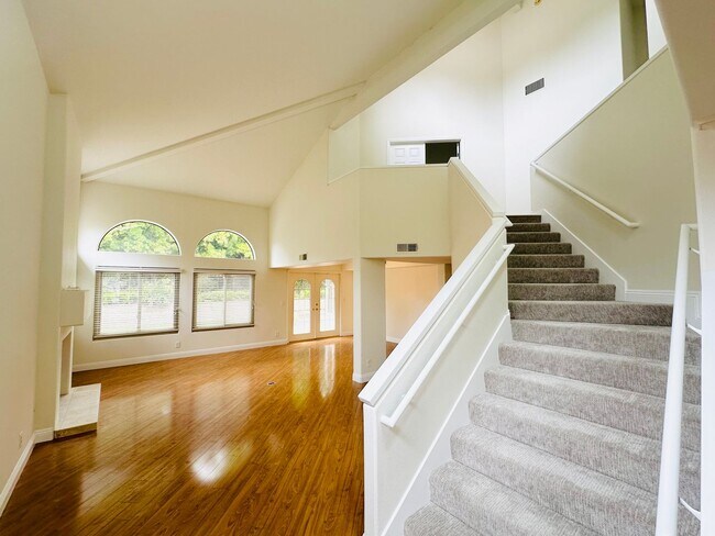 Building Photo - Luxury Remodeled 4 Bedroom Residence in a Prime Central Location