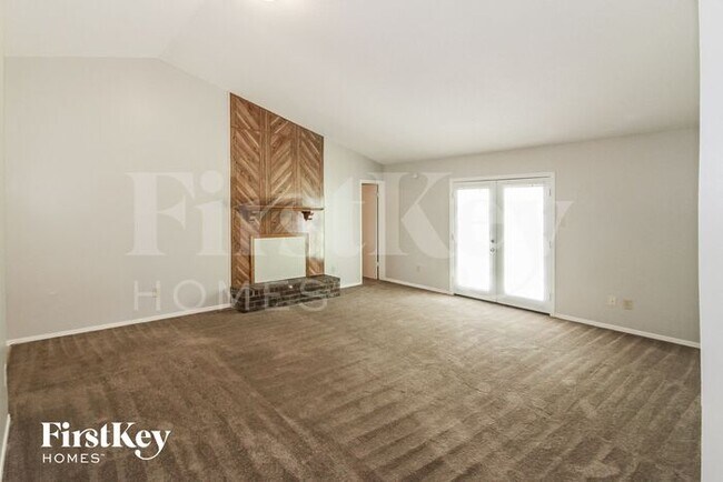 Foto del edificio - 4375 Burnette Pl