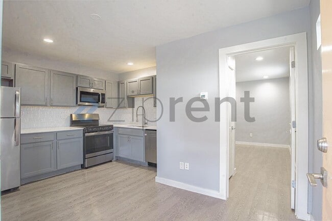 Building Photo - Unit 204