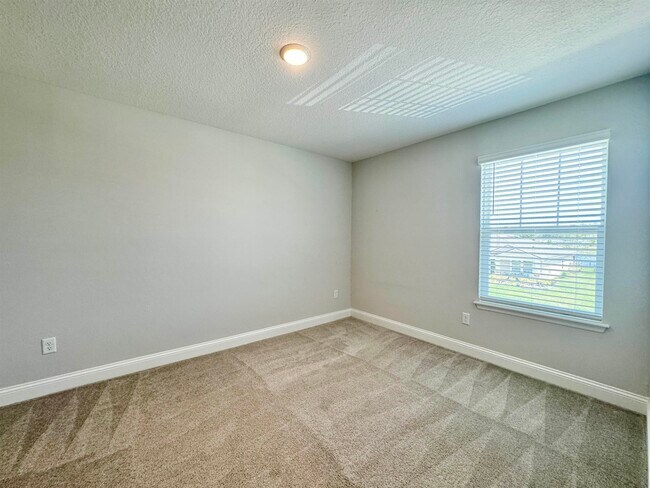 Building Photo - 13870 Harlowton Ave