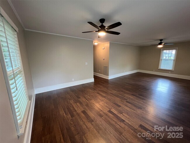 Foto del edificio - 1525 Browns Ave