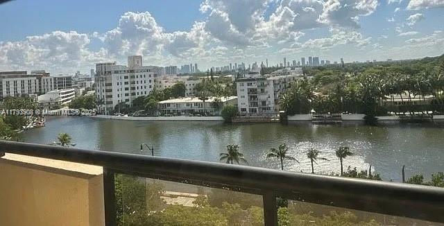 Foto del edificio - 2555 Collins Ave