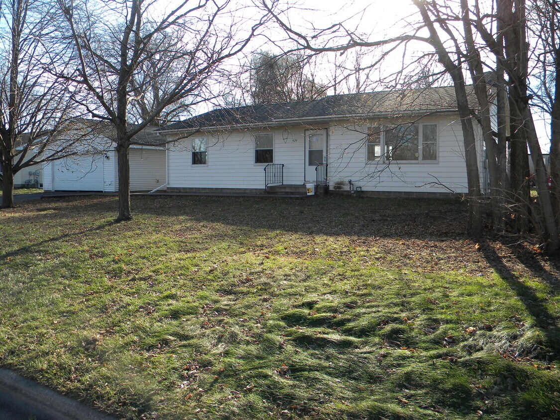 424 W 4th St, Monticello, MN 55362 House Rental in Monticello, MN