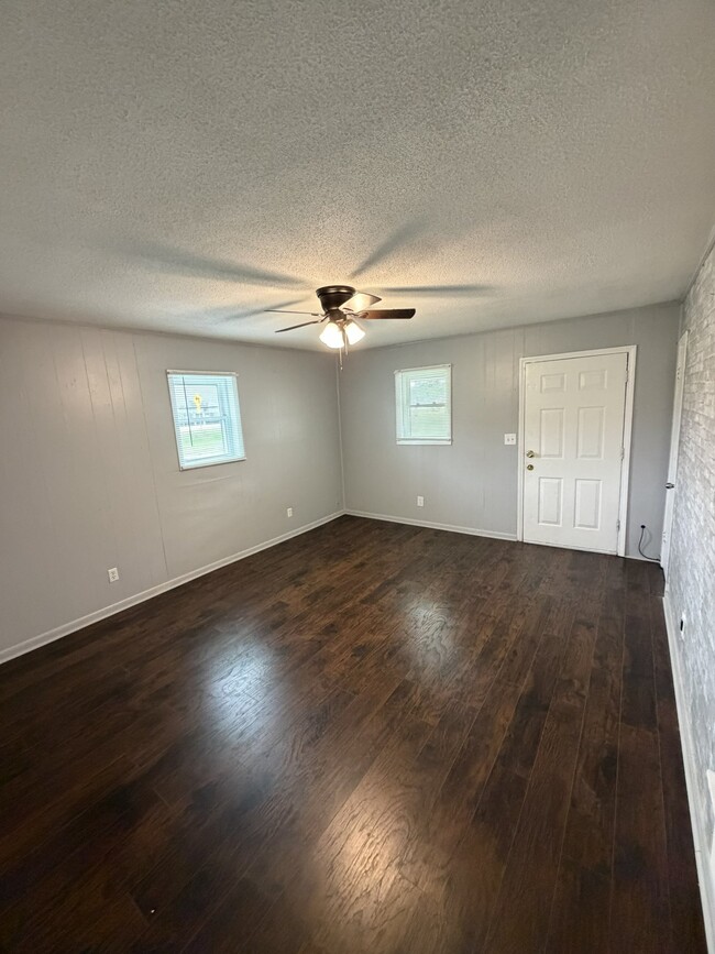 Foto del edificio - 5516 Harrisburg Rd