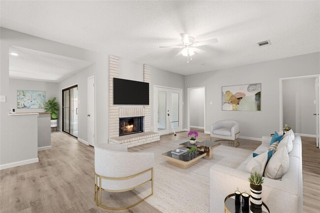 Building Photo - 6802 Vialinda Dr
