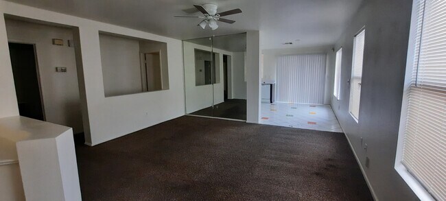 Foto del edificio - 6569 Elk Creek Ln