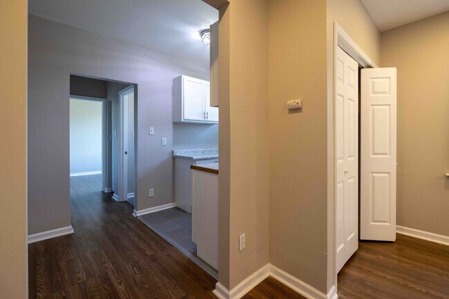 Foto del edificio - Modern Comfort, Classic Charm — Your Next Detroit Apartment Awaits