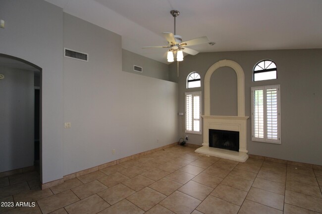 Building Photo - 56 E Kelly Ln