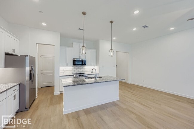 Building Photo - 8111 Sawyer Dr