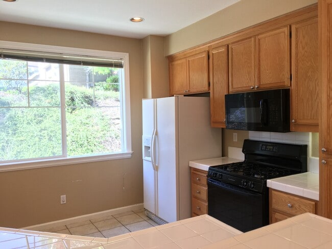 Building Photo - 211 Wildrose Common