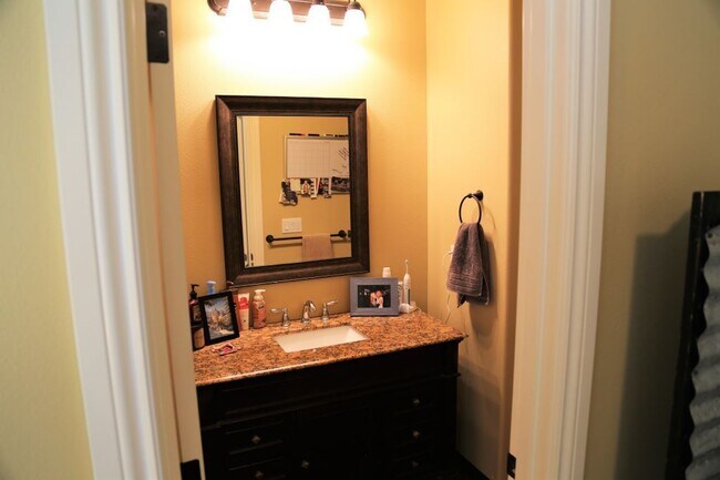 Foto del edificio - New 5 Bed 5 Bath Home on Harrison
