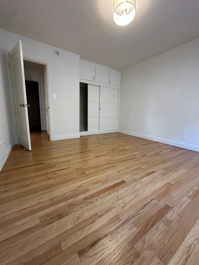 Building Photo - 1350 Hayworth Ave