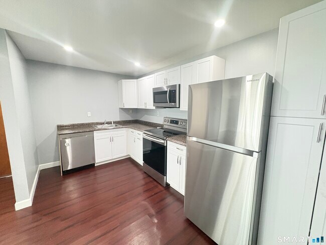Foto del edificio - 106 Oakwood Ave