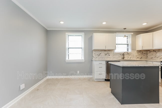 Building Photo - 412 Tampa Dr