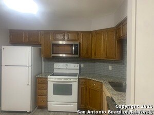 Building Photo - 11520 Huebner Rd