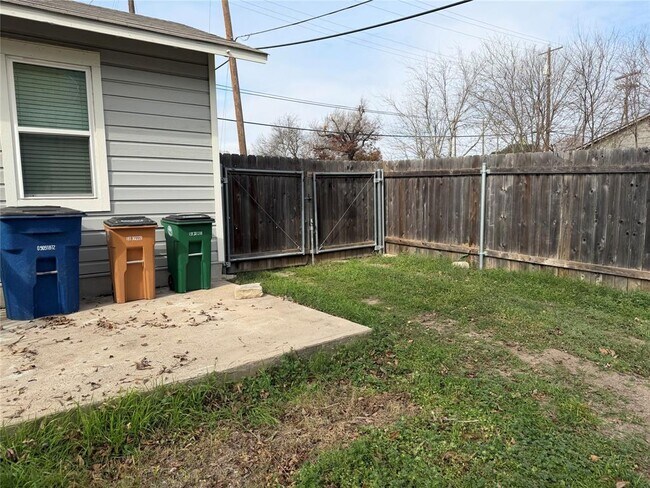 Building Photo - 6017 Sheridan Ave