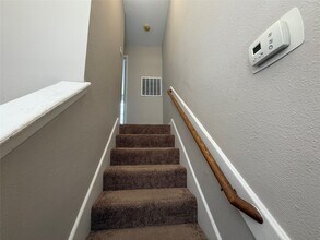 Building Photo - 10007 Emerald Creek Dr