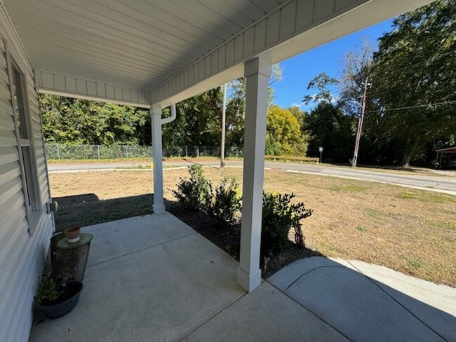 Building Photo - 3704 Stone St