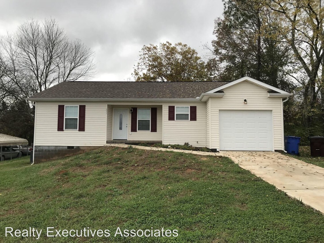 Foto principal - 3 br, 2 bath House - 893 N. Wright Road