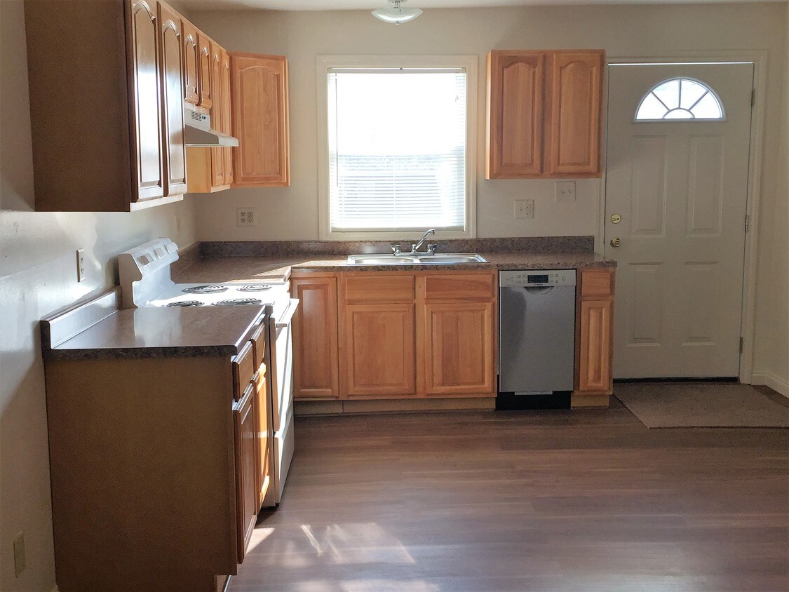 368 E Market St, Mercer, PA 16137 Townhome Rentals in Mercer PA