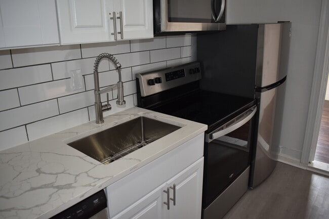 Building Photo - 2444 Callow Ave