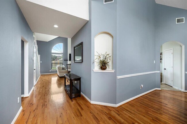 Building Photo - 16315 Scotch Hollow Ln