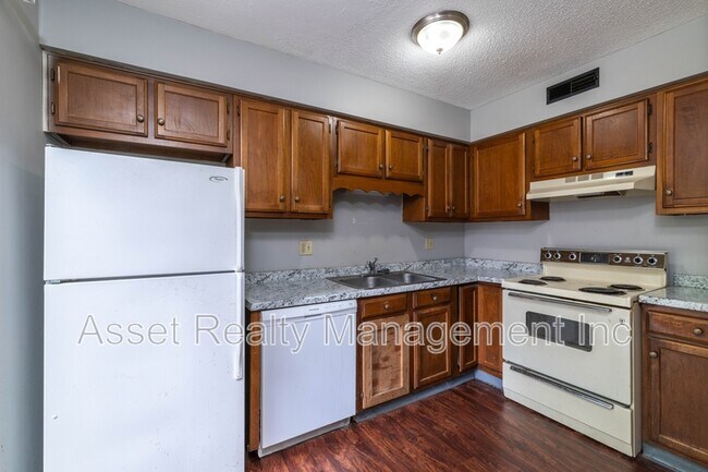 Foto del edificio - 9124 Woodpark Ln NW