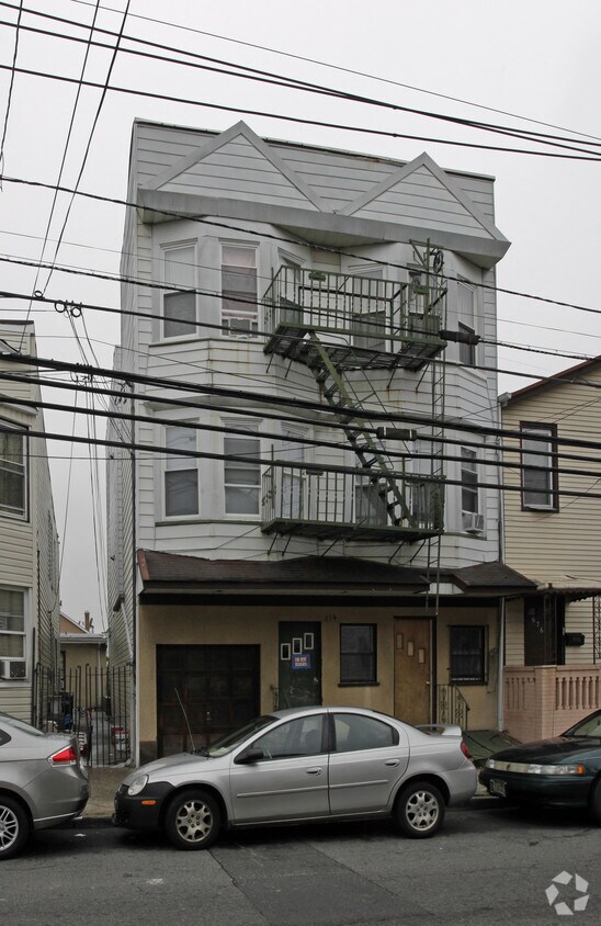 Primary Photo - 674 N 6th St