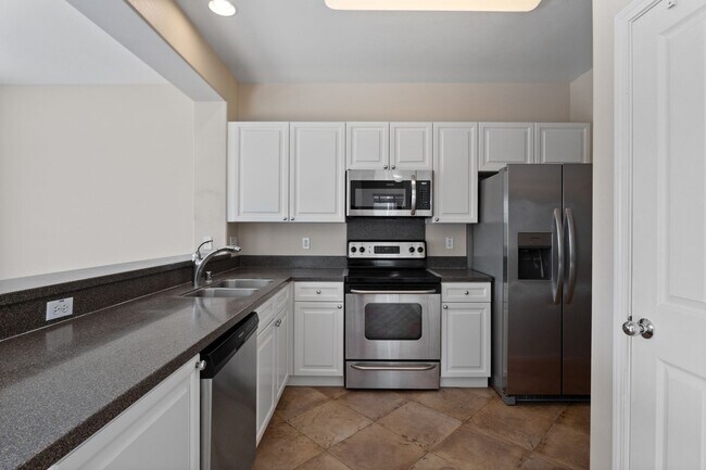 Foto del edificio - Perfect for Pets & Families! 4BR Ewa Beach Home with Fenced Yard & Pool Access