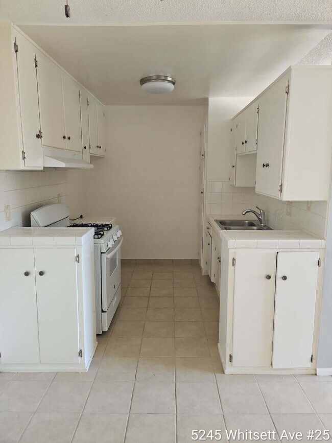Foto del edificio - 5245 Whitsett Ave