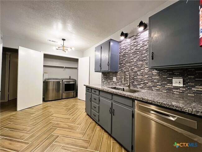 Foto del edificio - 309 Erby Ave