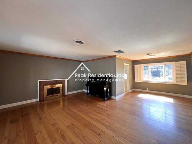 Building Photo - Spacious 2bd/2ba Arden Area Home-Must See!