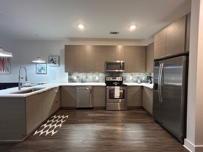 Building Photo - 915 Battery Ave SE