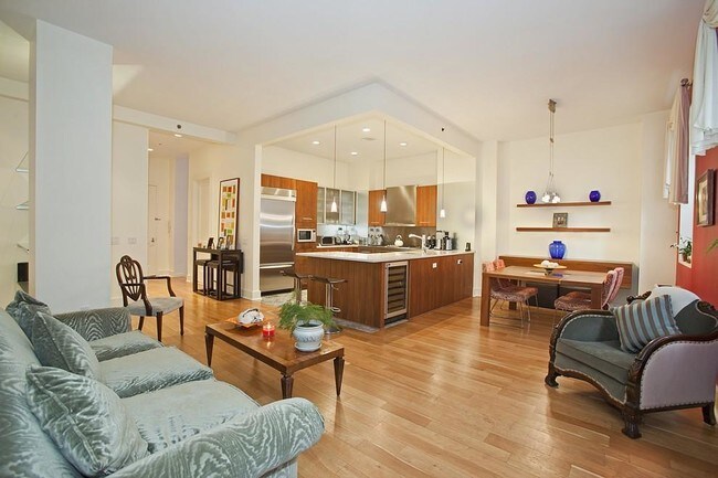 Building Photo - 426 W 58th St
