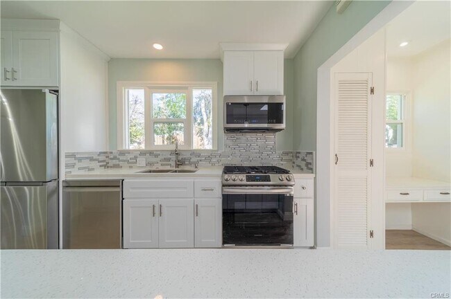 Building Photo - 4646 Ocean View Boulevard, La Cañada Flint...