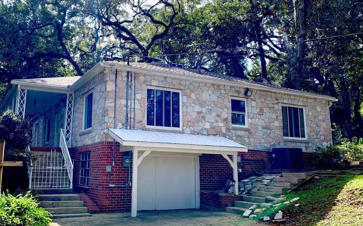 Primary Photo - 1640 N Monroe St