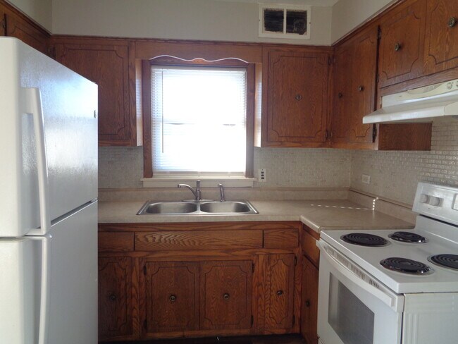 Building Photo - 3756 W 120th St