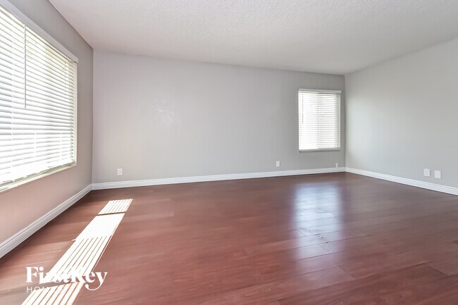 Foto del edificio - 7084 Berkshire Pl