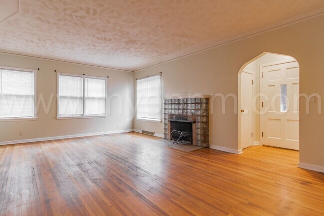 Foto del edificio - Full of Character 4 Bedroom Home | Near Be...