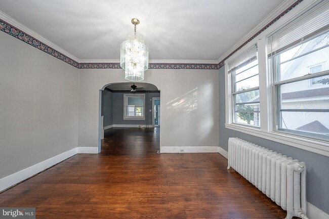 Building Photo - 316 S Cedar Ln