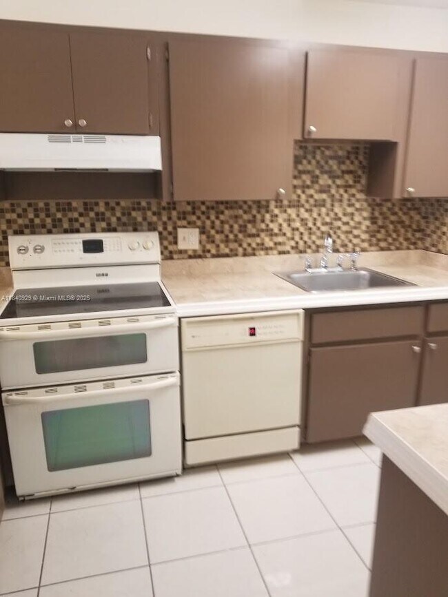 Foto del edificio - 3816 SW 69th Way