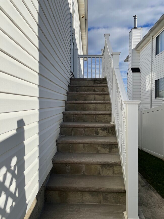 Building Photo - 41 Lynbrook Ave