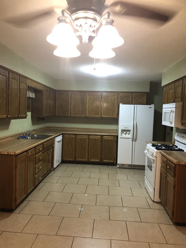 Building Photo - 495 Teton Ln