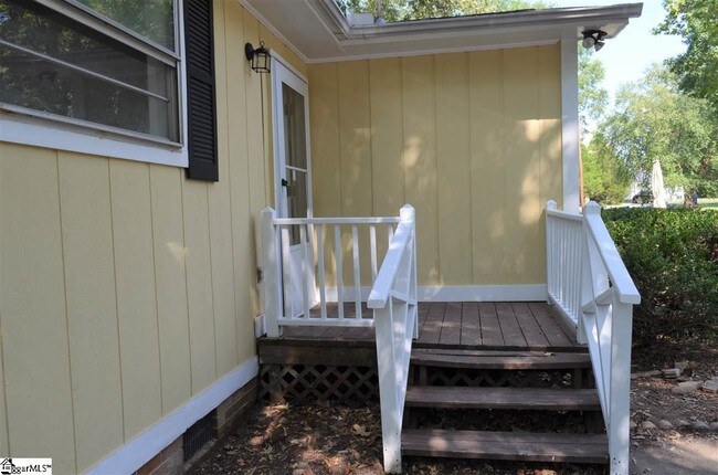 Foto del edificio - 110 Rose Ln