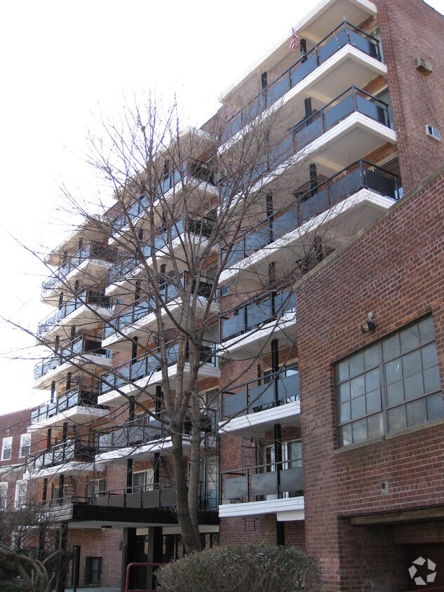 Building Photo - Forest Hills Apts