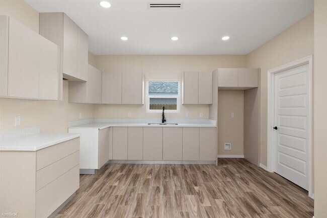 Building Photo - 3 br, 2 bath House - 2305 San Charbel St