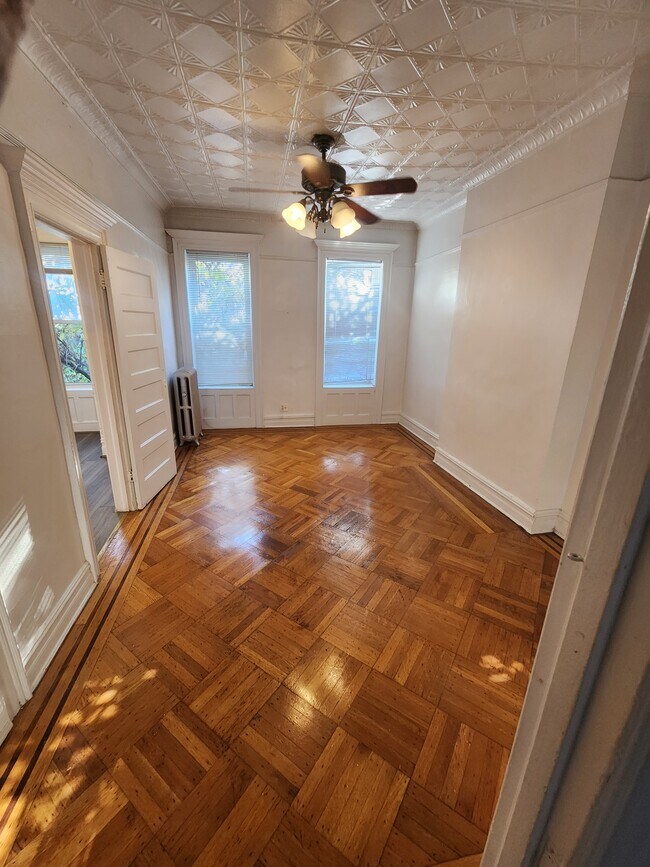 Building Photo - 560 48th St