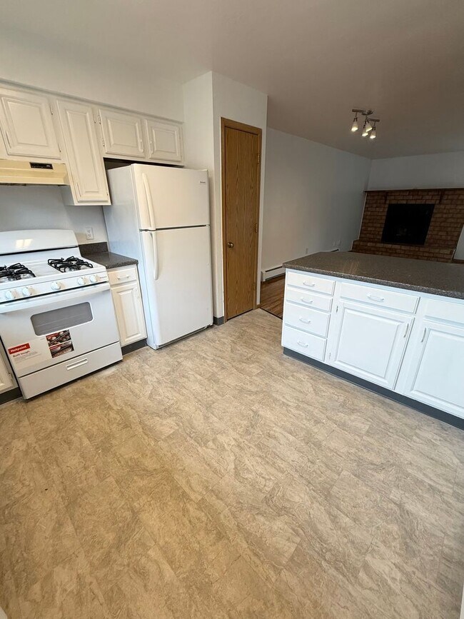 Building Photo - West Anchorage| END UNIT | 3BR 2.5BA | Gar...