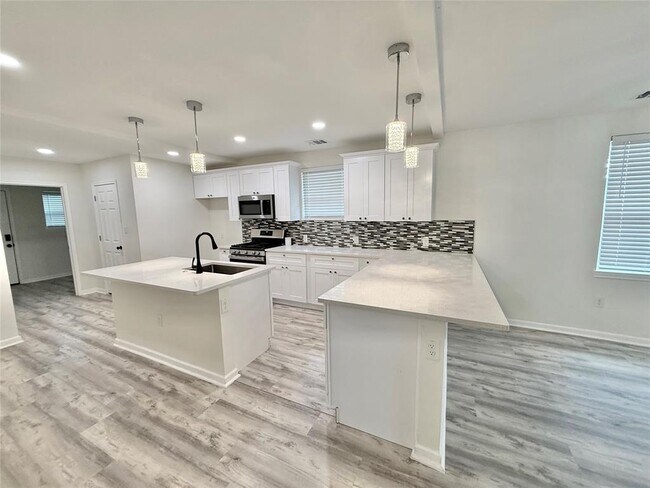 Foto del edificio - 1401 W 7th St