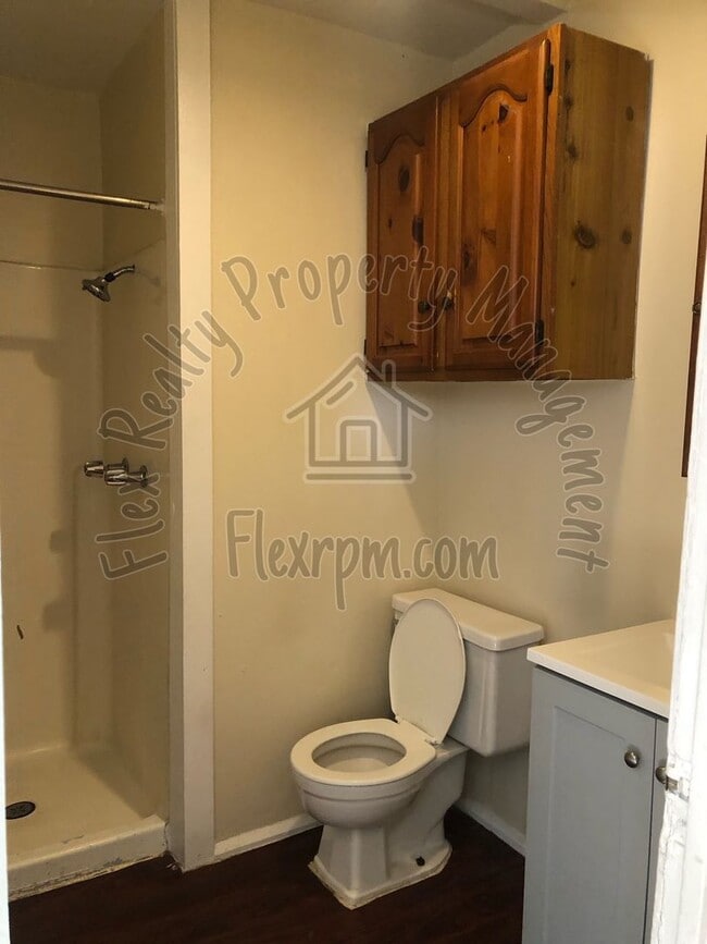 Building Photo - New on the Market 1 bedroom home